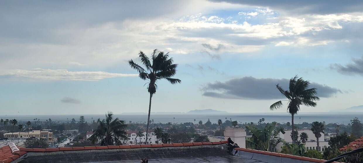 Primary Photo - OCEAN View Ventura Hillside - Large 1+1 re...