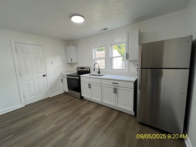 Building Photo - 2117 N Janney Ave