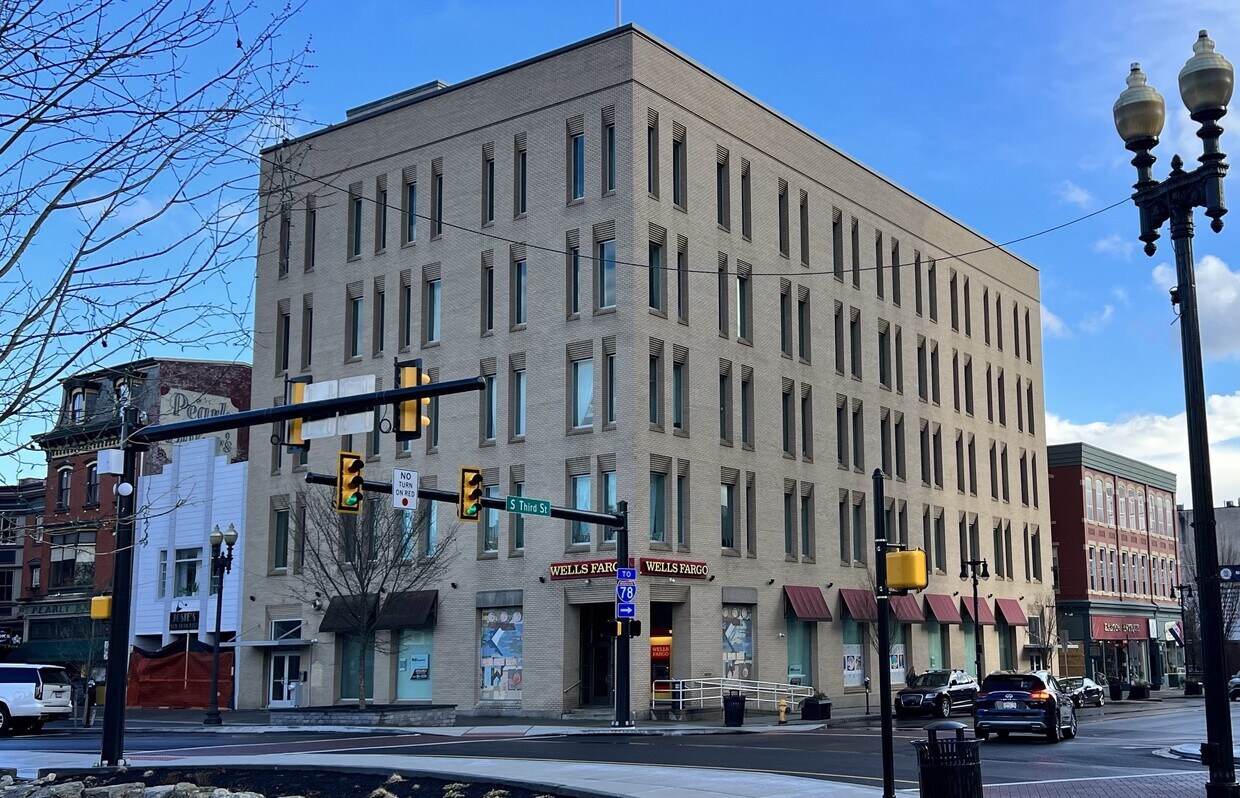 in the very heart of historic downtown Easton! - 16 Centre Sq
