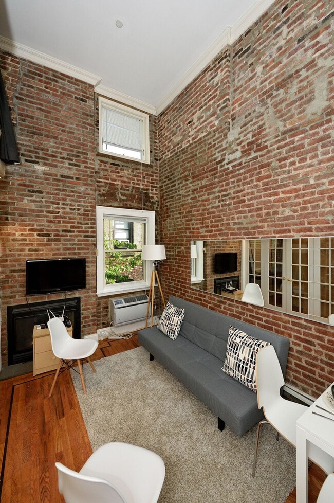 Building Photo - 449 W 47th St