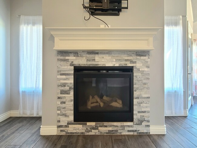 Foto del edificio - 3401 Shutter Ridge Dr
