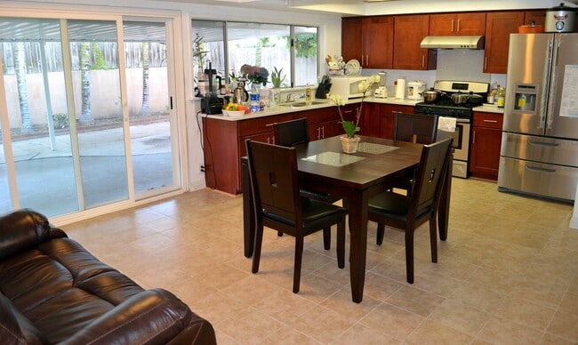 Building Photo - 232 Daytona Dr