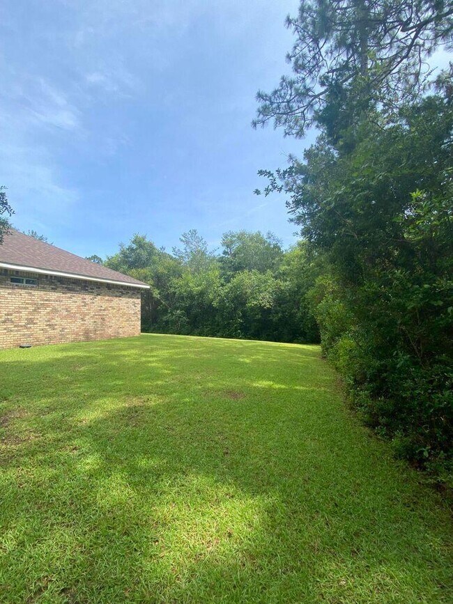 Building Photo - 2360 Crescent Rd