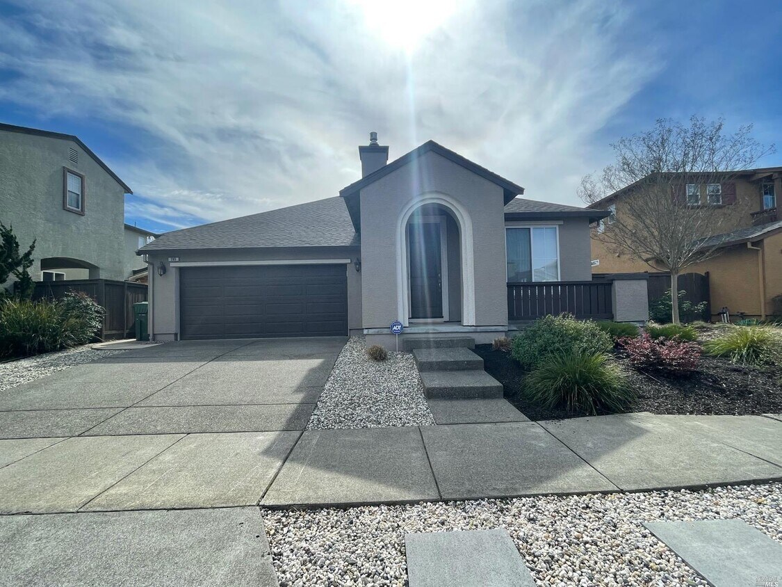 Primary Photo - 265 Bouquet Cir