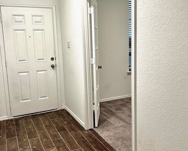 Foto del edificio - 1690 Sq Ft, 3 Bed, 2 Bath + Study in Reser...