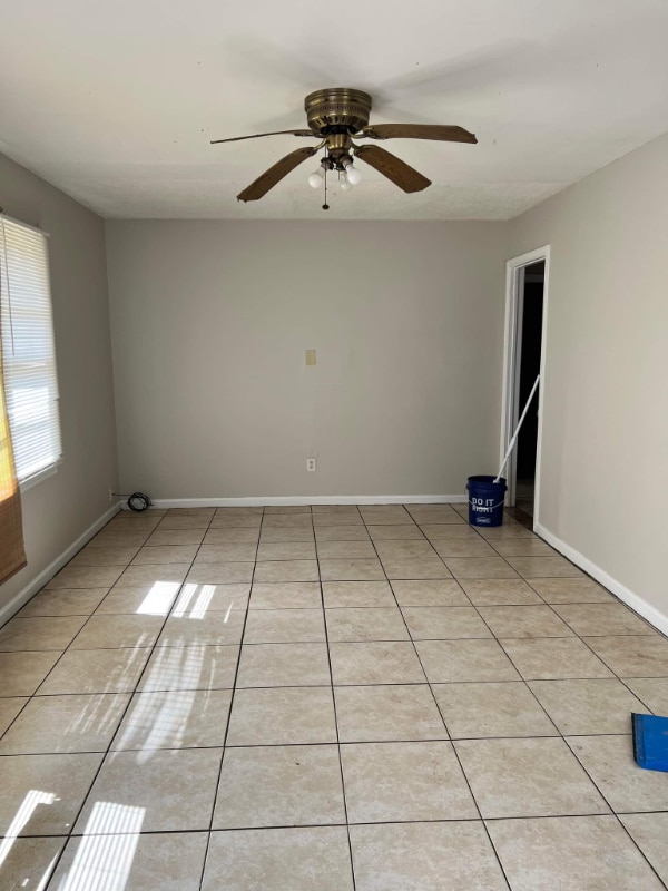 Building Photo - 2727 Deeb Dr