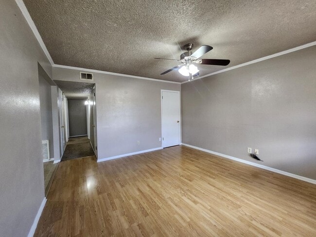 Building Photo - 907 Barry Dr