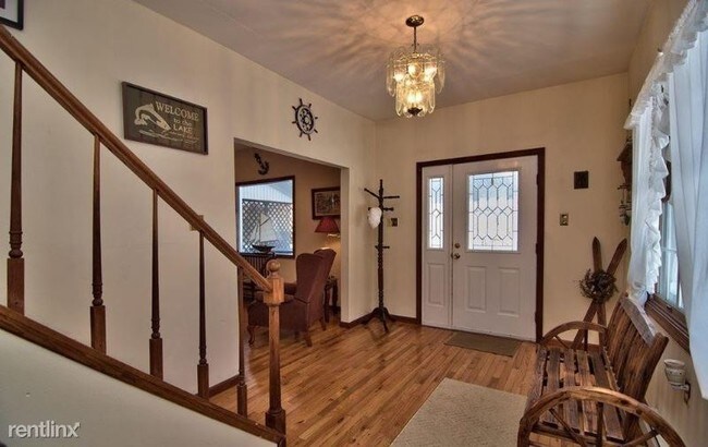 Building Photo - 3 br, 2.5 bath House - 2213 Lakeside Dr