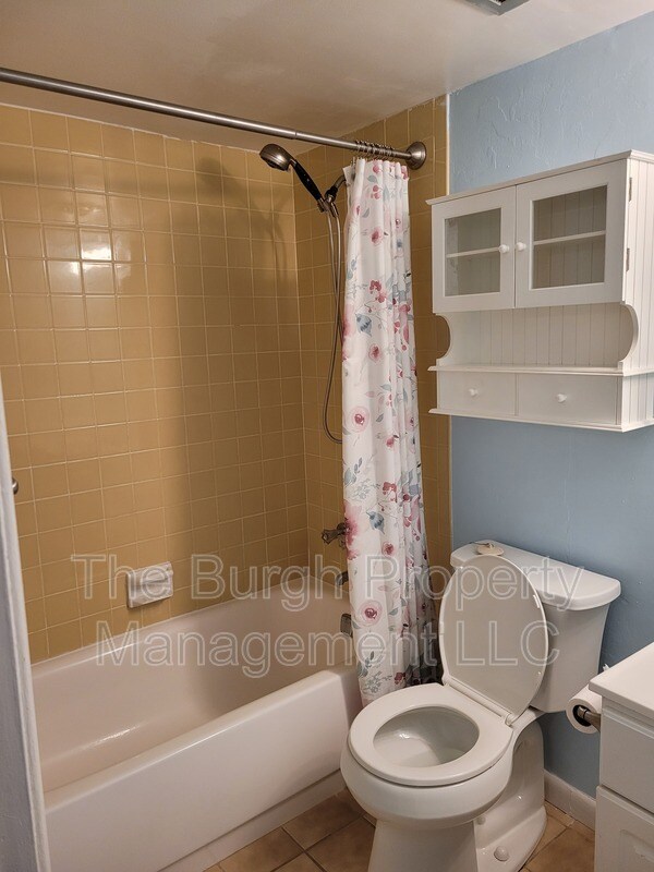 Foto del edificio - 2160 Greentree Rd