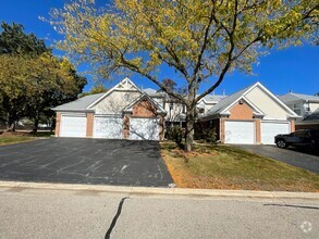 Building Photo - 1802 Quaker Hollow Ln