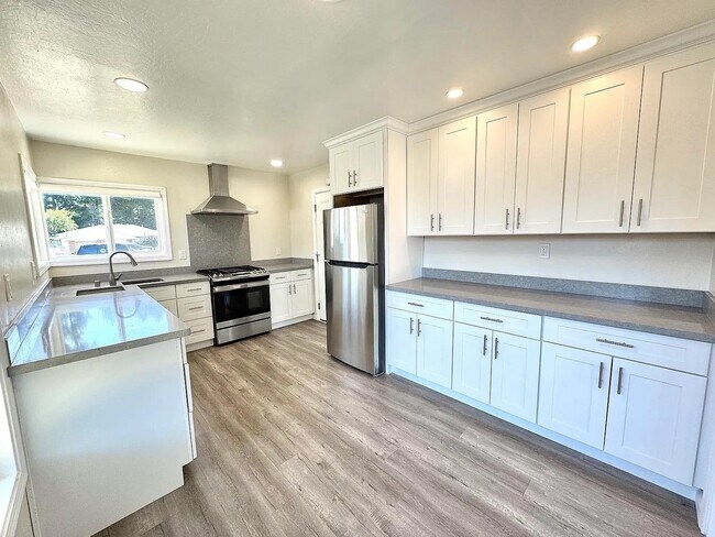 Foto del edificio - 908 Live Oak Dr