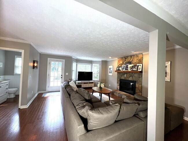 Building Photo - 3324 Devaughn Dr