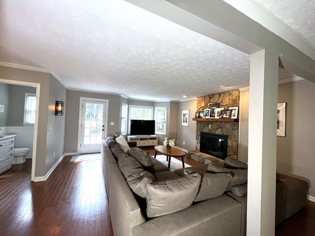 Foto del edificio - 3324 Devaughn Dr