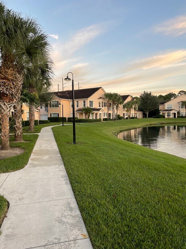 Building Photo - Palm Estates
