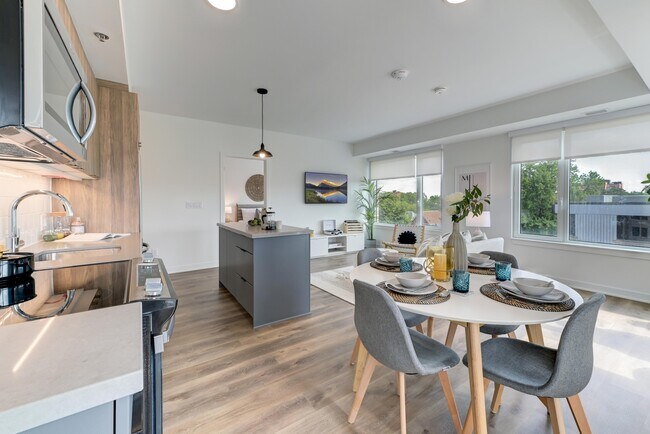 Building Photo - Story of Rideau & Chapel