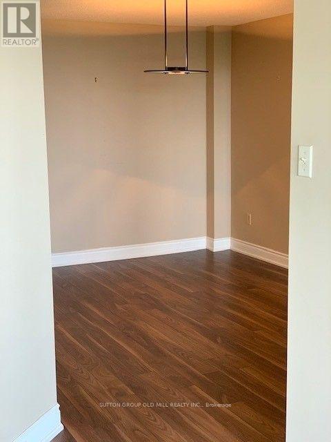 Photo du bâtiment - 1300 Islington Ave.