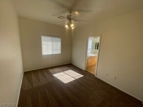 Building Photo - 251 Queens Ct