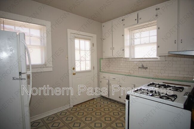 Foto del edificio - 3815 Mountain Ave