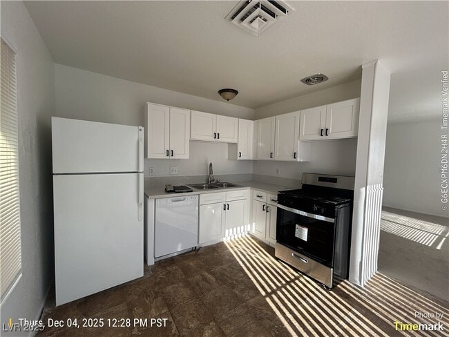 Building Photo - 4749 Woodlake Ave