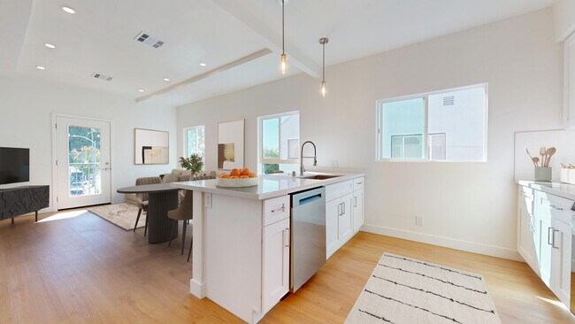 Foto del edificio - 5133 1/2 W 21st St