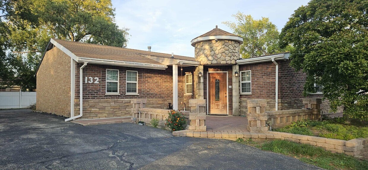 Building Photo - 132 Fairwood Dr