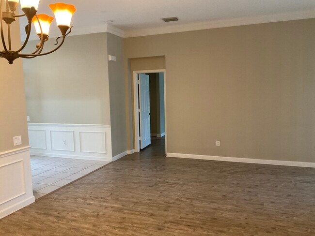 Building Photo - 31104 Edendale Dr