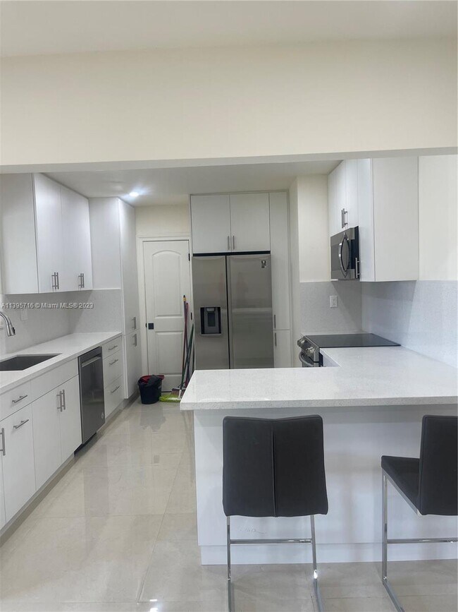 Building Photo - 8530 SW 43rd St