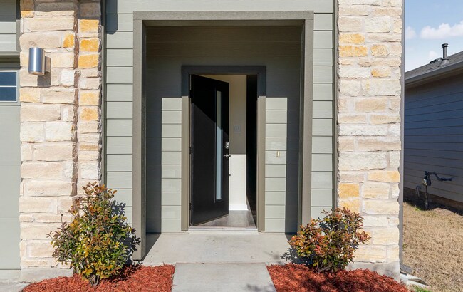 Foto del edificio - 220 Fairfax Ave