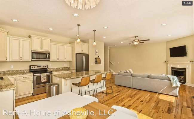 Building Photo - 3 br, 3 bath House - 118 Green Creek Loop