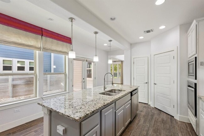 Foto del edificio - 6000 Baythorne Dr