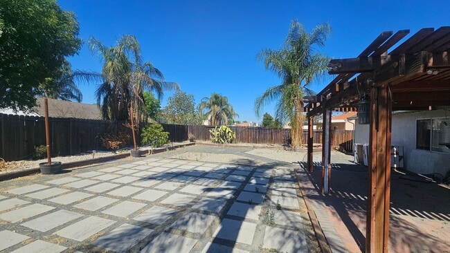 Building Photo - 25743 Pelion Rd