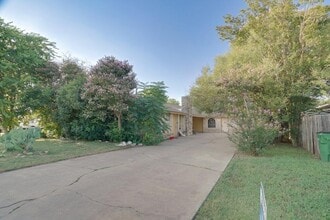 Building Photo - 1206 Westcott Dr