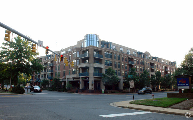 Building Photo - The Broadway