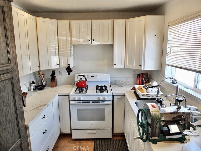 Building Photo - 815 W 134th St