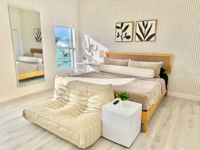 Building Photo - 3204 Karen Dr