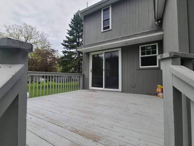 Building Photo - 5 Beaver Brook Rd Building Photo - 5 Beaver Brook Rd