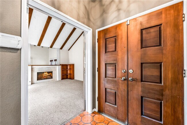 Building Photo - 8172 Crown Ct