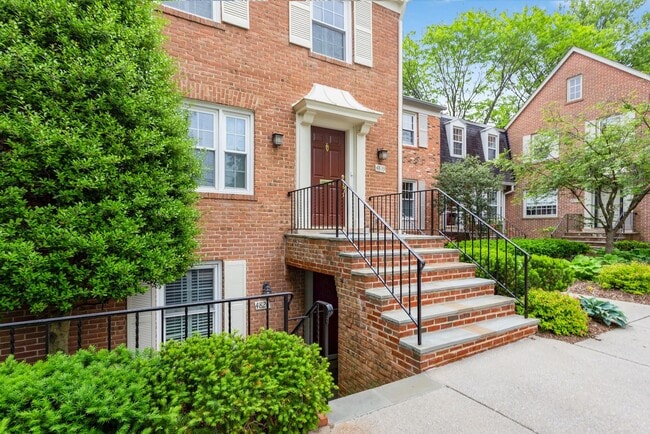 2 Bed 2 Bath - Bethesda Condo - Large Outd... - 2 Bed 2 Bath - Bethesda Condo - Large Outd...