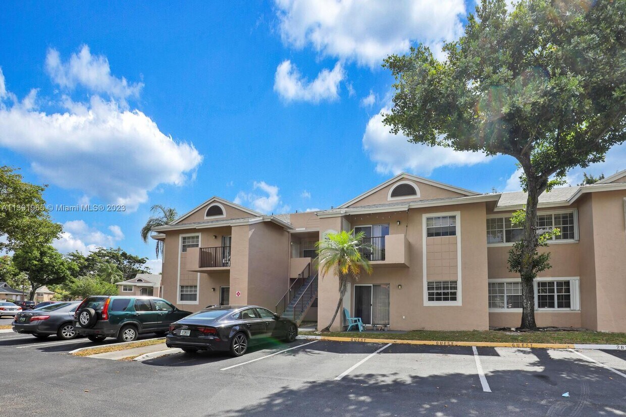 2361 NW 96th Terrace Unit 18A, Pembroke Pines, FL 33024 Condo for