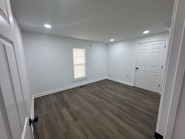 Building Photo - 227 Lewis St