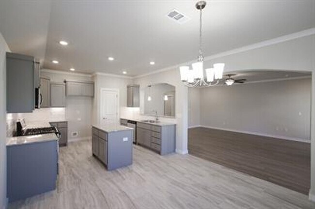 Building Photo - Come check out this Riverwood home in Lowell!