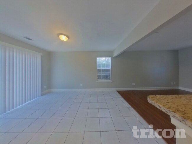 Building Photo - 106 Newbury Dr