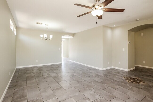 Foto del edificio - 12417 W Larkspur Rd
