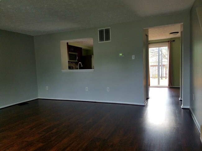 living room - 358 Delmar Ct