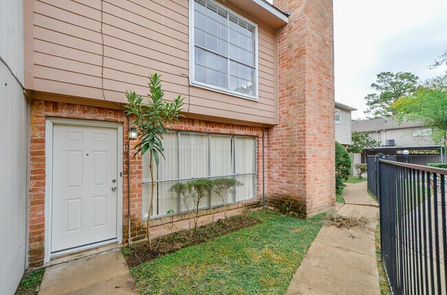 Building Photo - 1853 Witte Rd
