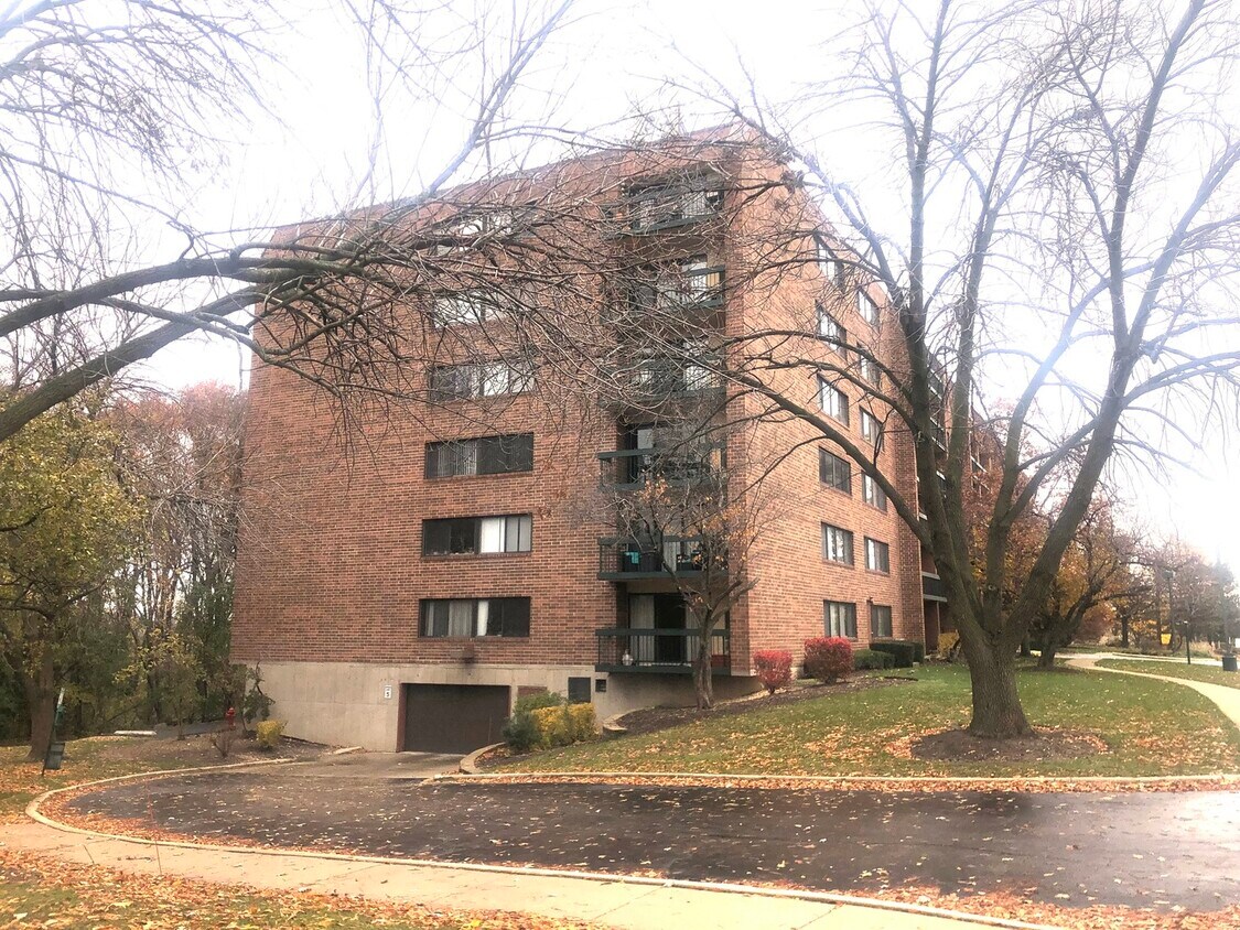 Primary Photo - 1800 Huntington Blvd