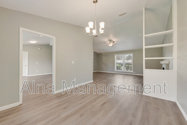 Foto del edificio - 4919 Willowhaven Cir