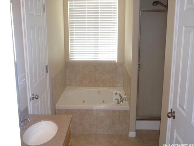 Building Photo - 1577 Wyngate Park Dr