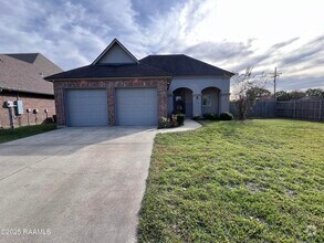 Building Photo - 100 Birchview Dr
