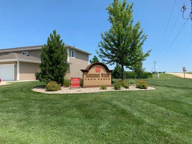 Foto del edificio - 651 Maple Ln